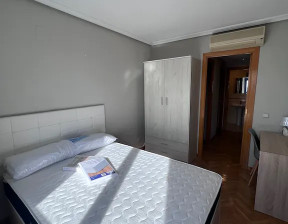 Kawalerka do wynajęcia, Hiszpania Madrid Calle de Caleruega, 604 dolar (2471 zł), 160 m2, 93308255