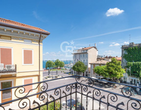 Mieszkanie na sprzedaż, Włochy Desenzano Del Garda Via Roma,, 942 183 dolar (3 853 529 zł), 140 m2, 96414846