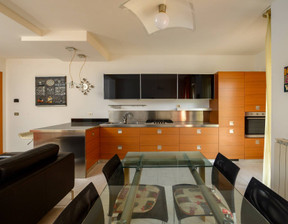 Mieszkanie na sprzedaż, Włochy Gubbio Via Antonello Da Messina,, 122 610 dolar (489 212 zł), 90 m2, 95118425